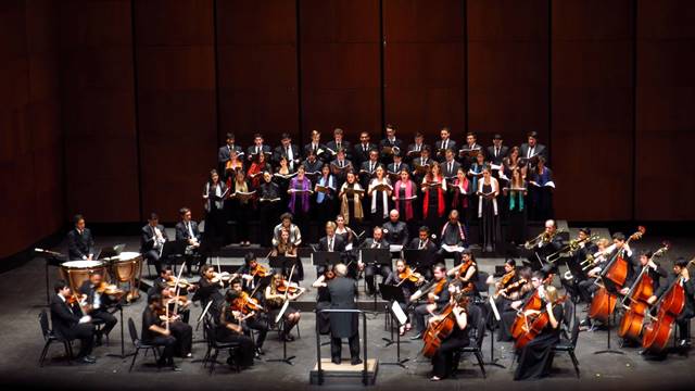 Presentación del requiem en el teatro del lago.