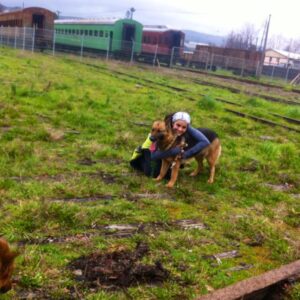 Karen hace menos de un año paseando a sus perros en un parque