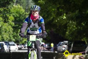 Karen antes del accidente en una de sus múltiples actividades deportivas.